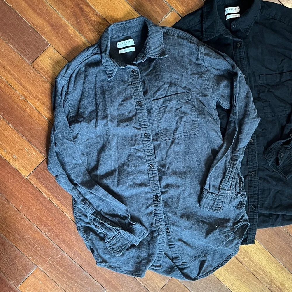 Two Linen/cotton Community Button-Up Shirts in Black and Charcoal XS - Picture 2 of 5
